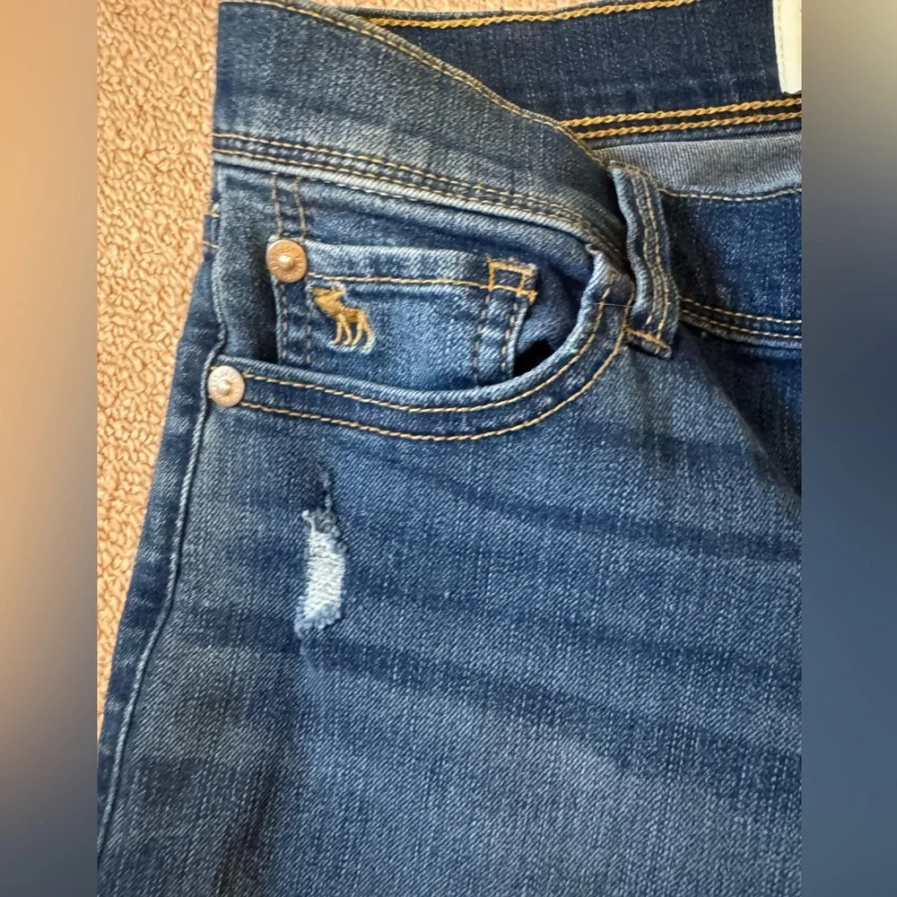 Abercrombie & Fitch Straight Leg Jeans - Picture 3 of 4